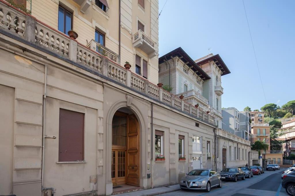 La Casa Del Forziere Verde La Spezia Bagian luar foto